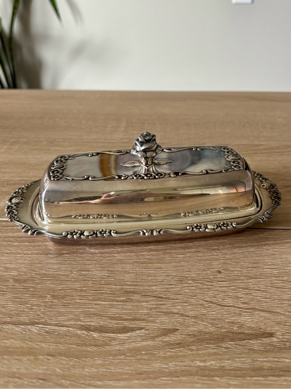 FB Rogers Silverplate Covered Butter Dish Rose Finial Floral Pattern VTG